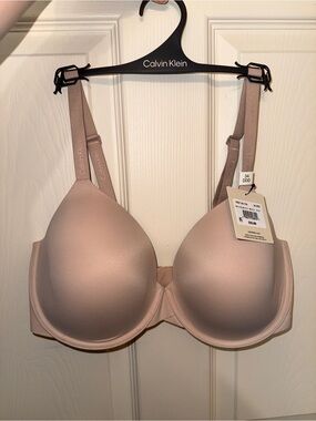 NWT Calvin Klein Nude Smooth T-Shirt Bra 34DDD